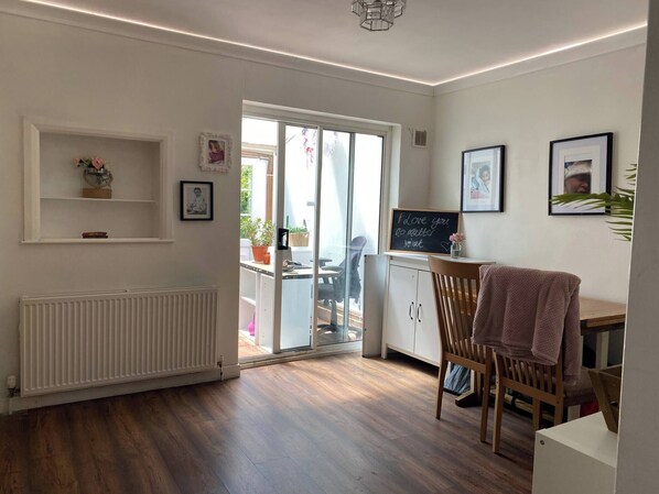 Maison, 2 chambres | Intérieur