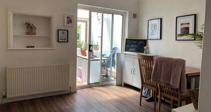 Charming House Luton Airport