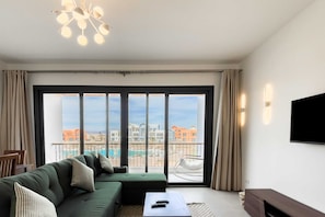 Basic Apartment | Living area
