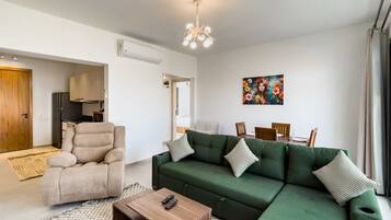 Apartemen Basic | Area keluarga | TV