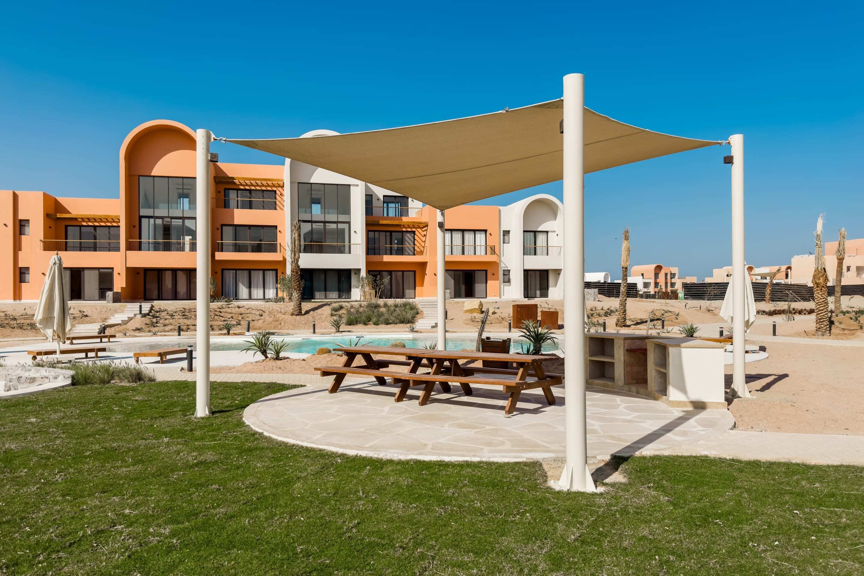 Basic Apartment | Outdoor dining