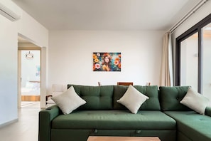 Basic Apartment | Living area