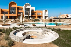 Basic Apartment | Pool | Outdoor pool - Xuru Stays I Cool & Curated 1bdr @ Kamaran El Gouna (El Gouna)