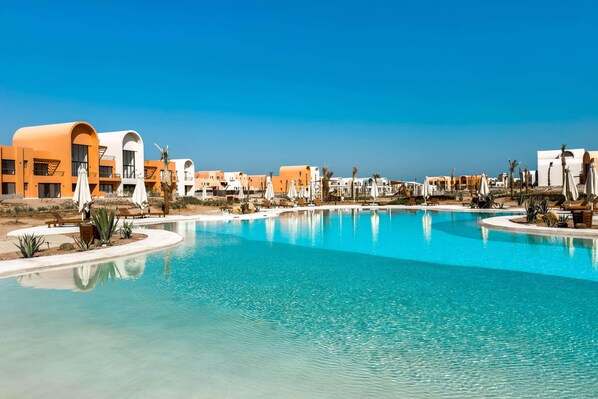 基础公寓 | 泳池 | 室外游泳池