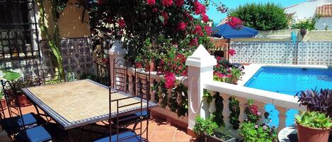 تناول الطعام بالخارج