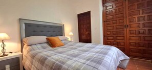 Bügeleisen/Bügelbrett, WLAN, Bettwäsche