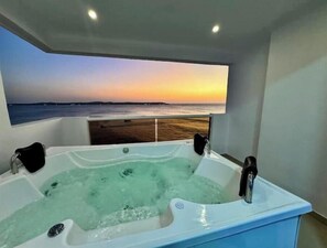 Indoor spa tub
