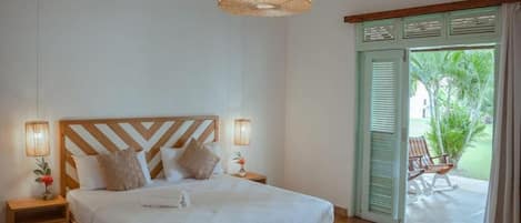 Bungalow | Coffre-fort, bureau, espace de travail pour ordinateurs portables