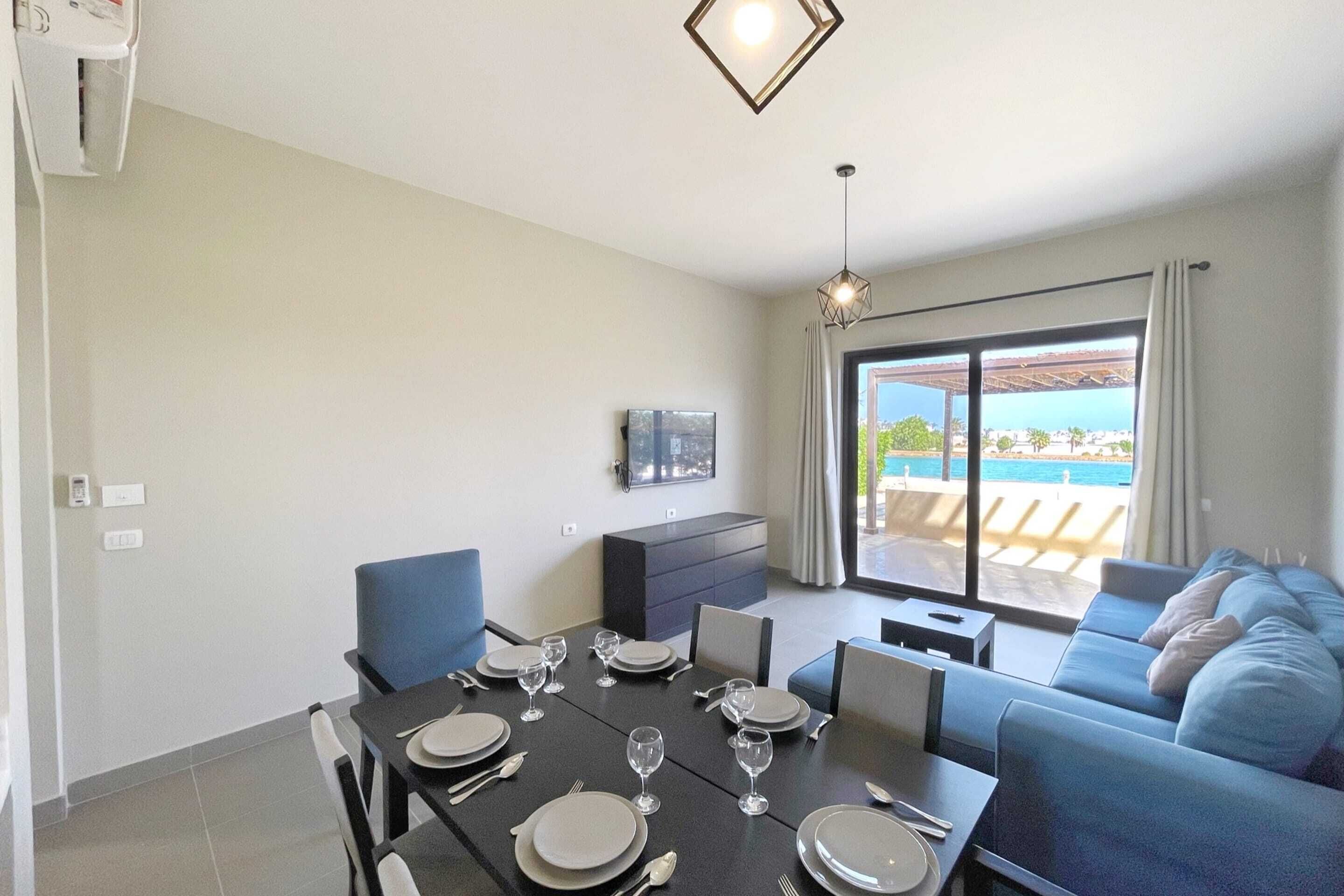 Basic Villa | Dining