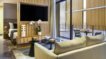 Estudio (Premium) | Minibar, escritorio, tabla de planchar con plancha y ropa de cama