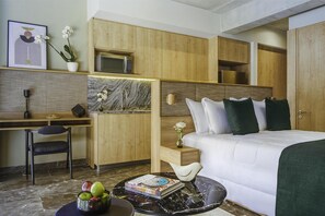 Studio (Superior)