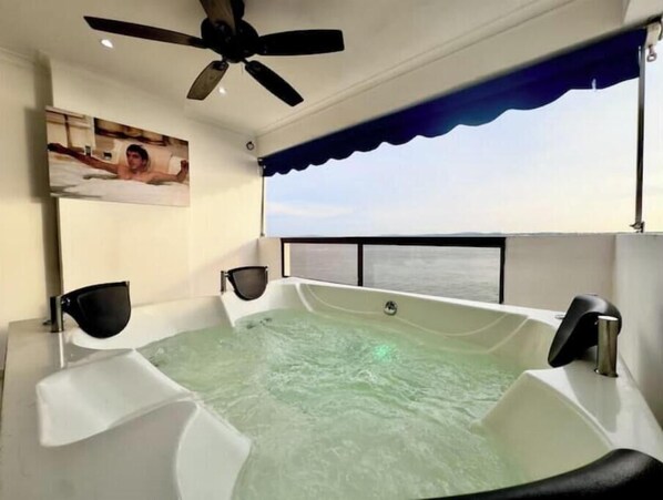 Bain à remous extérieur
