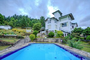 Exterior - The Colonial Crest (Nillambe)