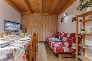 Dining - Mountain Hideaway w/ Ski-In/Out (Les Belleville)