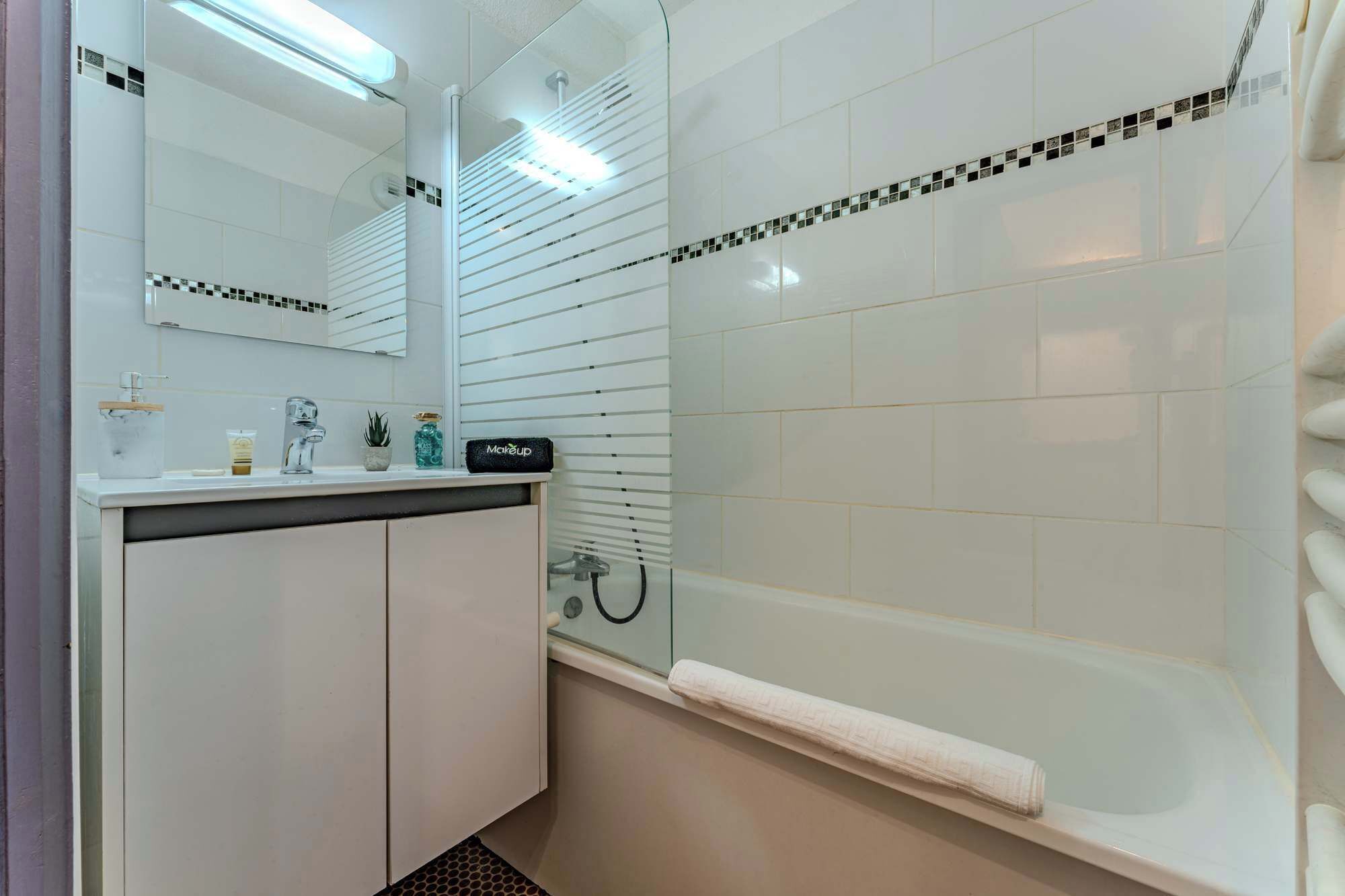 Een douche, handdoeken