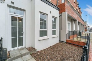 Exterior detail - Spacious 1-Bed Apartment | Sleeps 4 | East Village (Belfast)