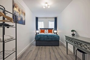 1 bedroom, iron/ironing board, travel crib, WiFi - Spacious 1-Bed Apartment | Sleeps 4 | East Village (Belfast)
