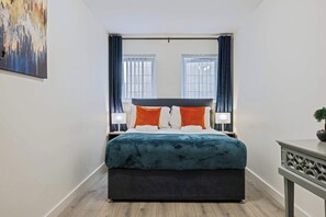 1 bedroom, iron/ironing board, travel cot, WiFi - Spacious 1-Bed Apartment | Sleeps 4 | East Village (Belfast)