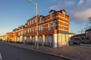 Exterior - Spacious 2-Bedroom Apartment + Balcony | Sleeps 6 (Belfast)