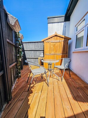 Outdoor dining - Cleave House -3bed/2bath with Garden Stunning Holiday/ Contractor Accommodation (Orpington)