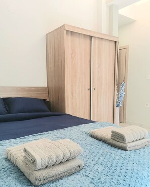 1 chambre, fer et planche à repasser, Wi-Fi, draps fournis