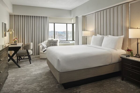 Tabla de planchar con plancha, wifi gratis, ropa de cama
