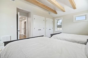 2 chambres, fer et planche à repasser, Wi-Fi, draps fournis