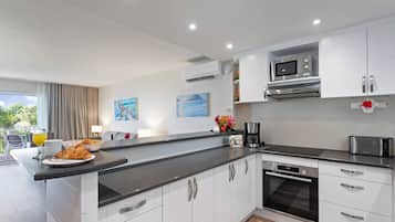 Fridge, microwave, coffee/tea maker