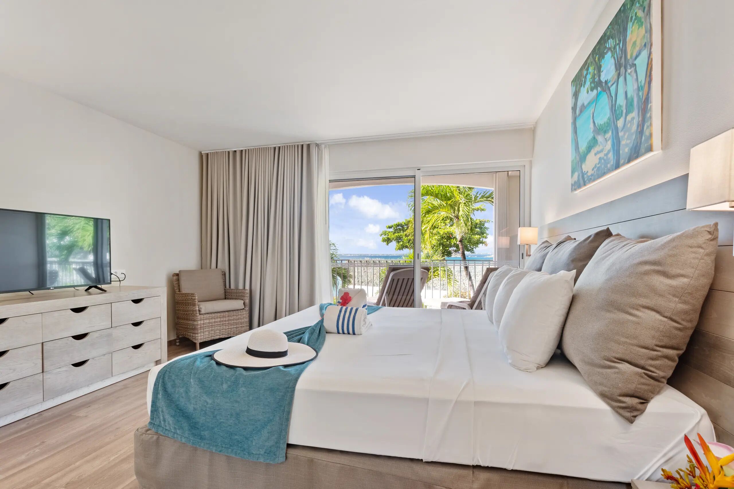 2 habitaciones, tabla de planchar con plancha y cuna de viaje 