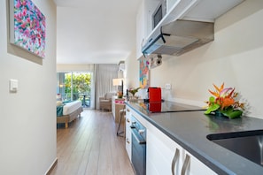 Réfrigérateur, micro-ondes, cafetière/bouilloire