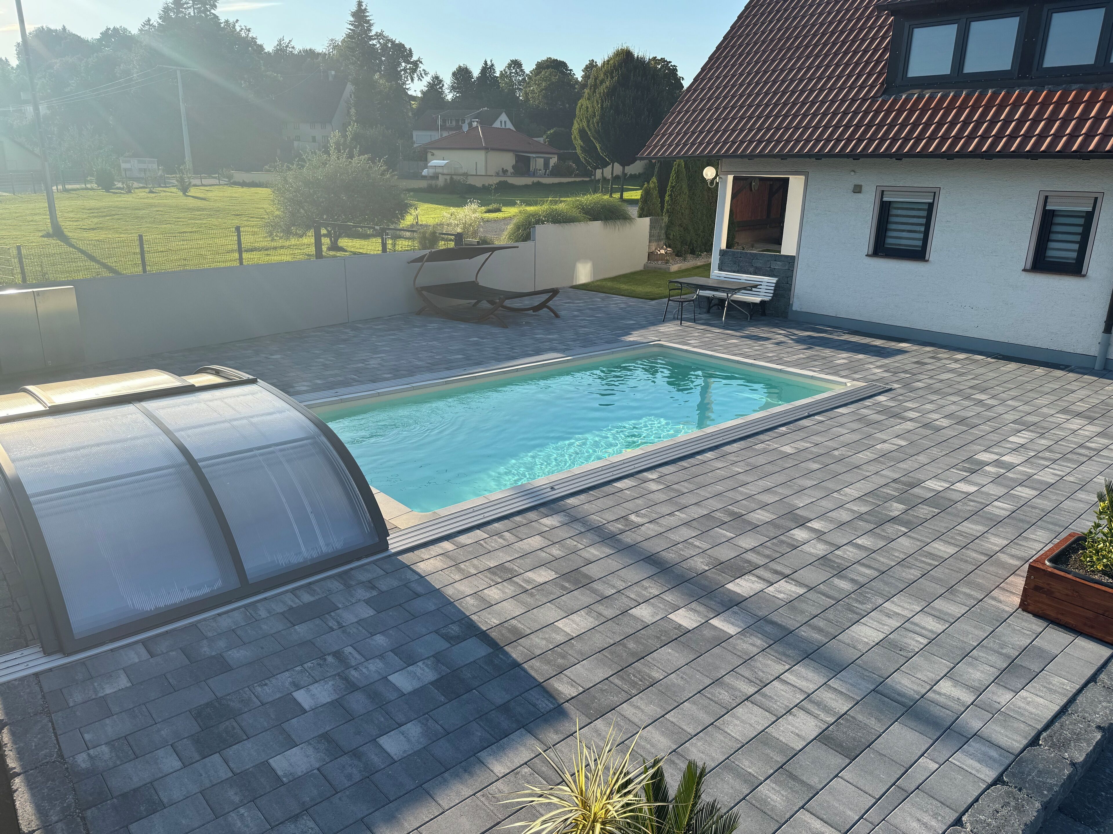 Alberca al aire libre y alberca climatizada