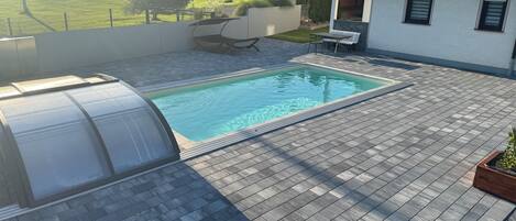 Alberca al aire libre y alberca climatizada