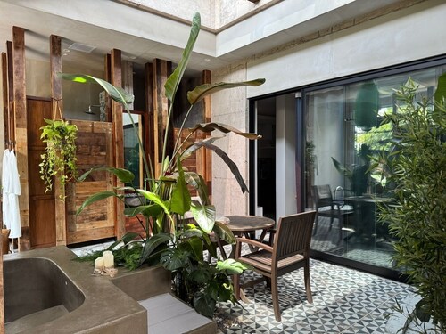 Private villa in Jeju, South Korea – pool, jacuzzi, and tropical healing.