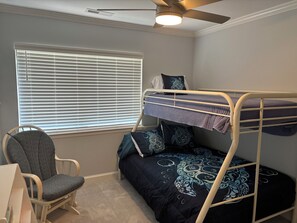 3 bedrooms, iron/ironing board, WiFi, bed sheets