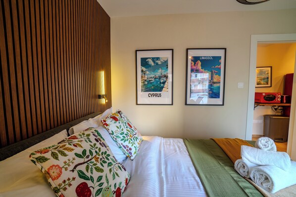 Iron/ironing board, WiFi, bed sheets