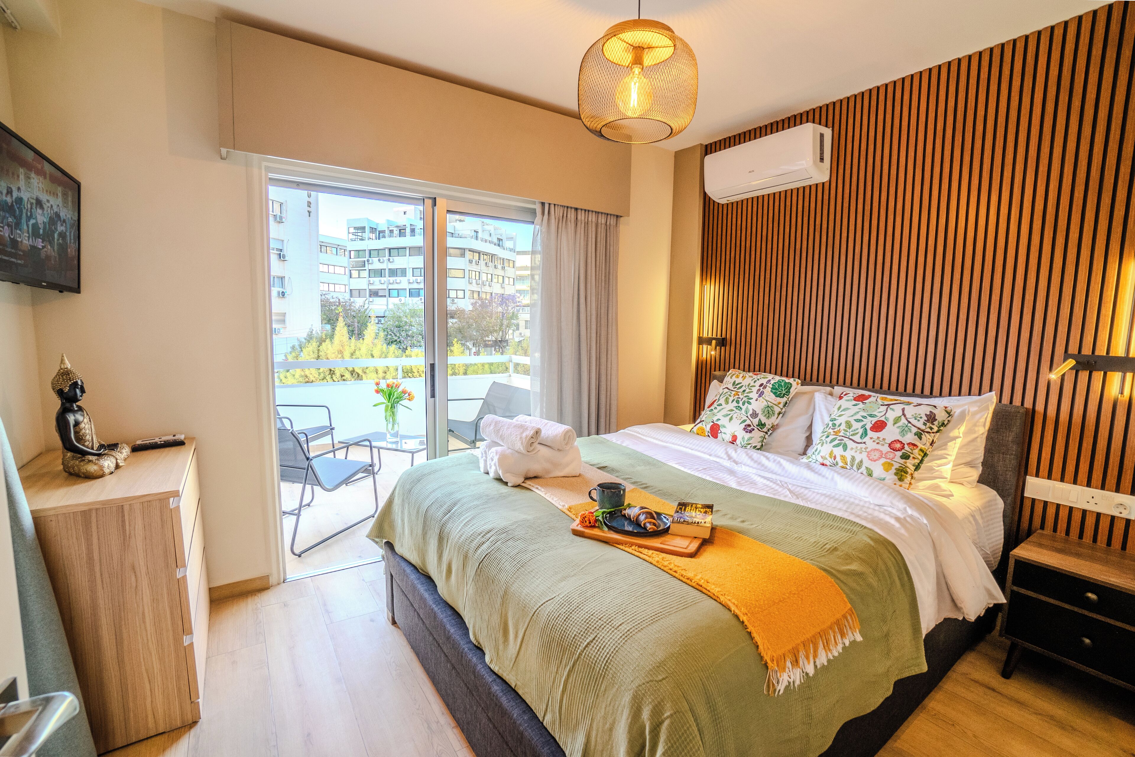 1 dormitorio, tabla de planchar con plancha, wifi y ropa de cama