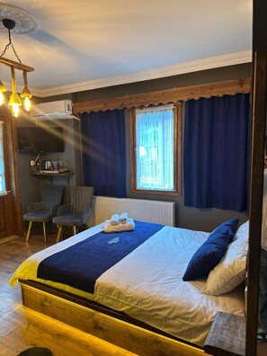 Deluxe Room, River View | Soundproofing, free WiFi