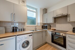 Ovn og kjøkkenutstyr