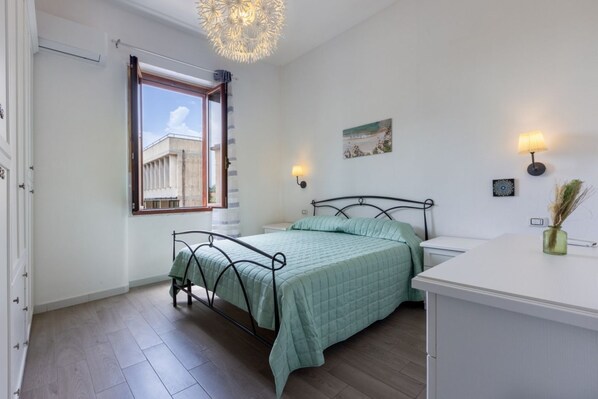 2 bedrooms, iron/ironing board