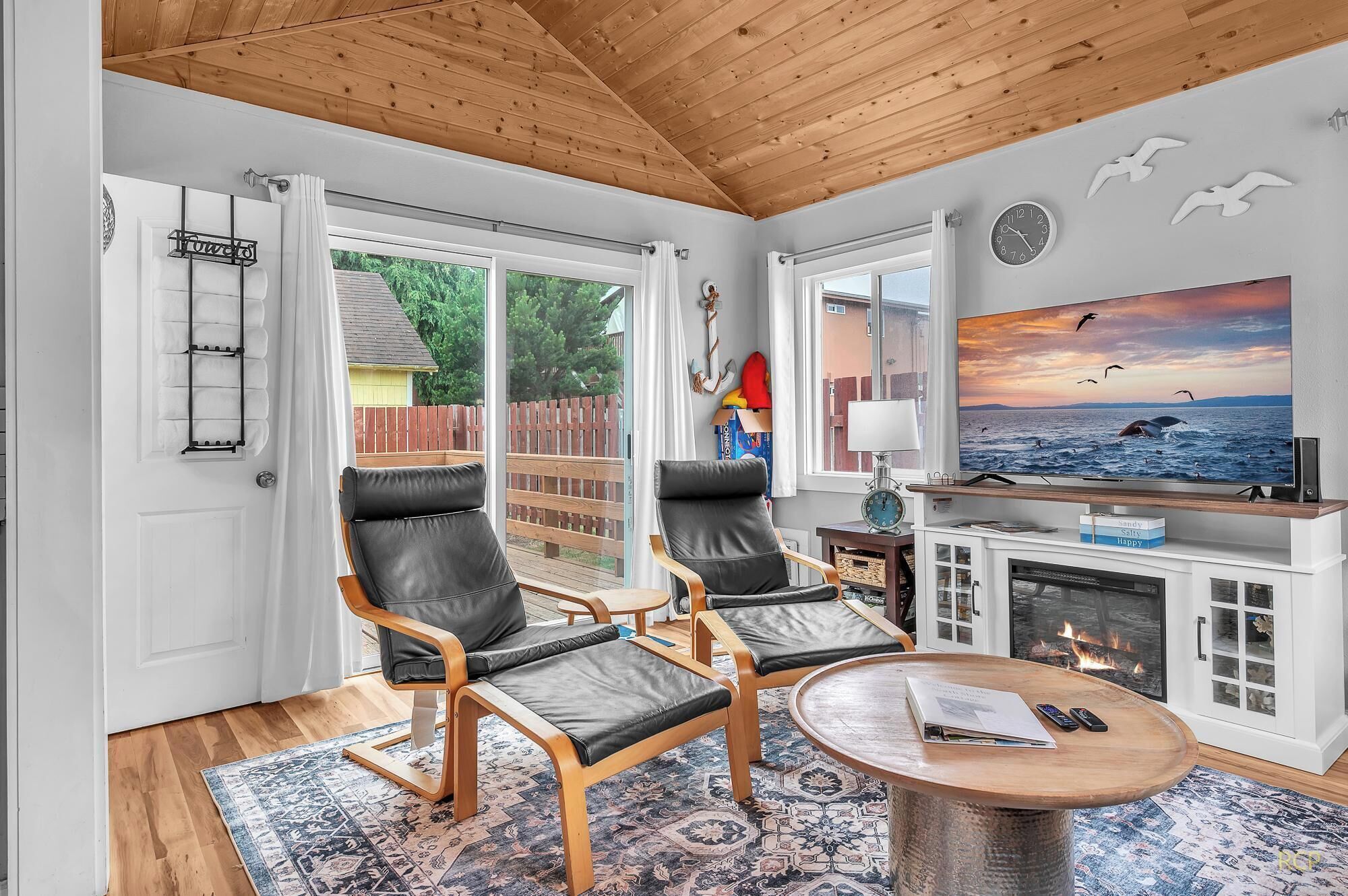 Smart TV, fireplace, DVD player, video library