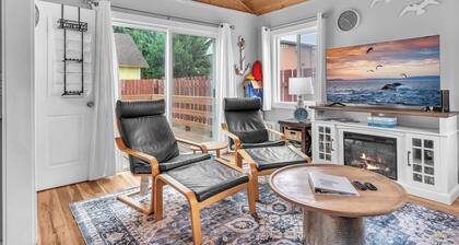 1 Block to Beach and Close to Town-Necanicum Home