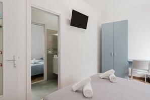 1 bedroom, WiFi, bed sheets - Room 'Eleonora D'Aragona' with Mountain View, Wi-Fi, and Air Conditioning (Giuliana)