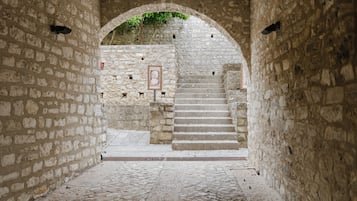 Enceinte de lâhĂ©bergement