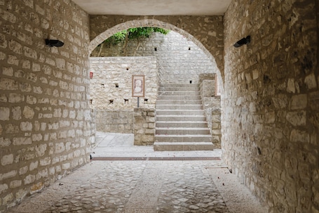 Property grounds. Room 'Eleonora D'Aragona' with Mountain View, Wi-Fi, and Air Conditioning
