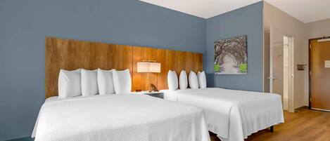 4 bedrooms, iron/ironing board, free WiFi, bed sheets