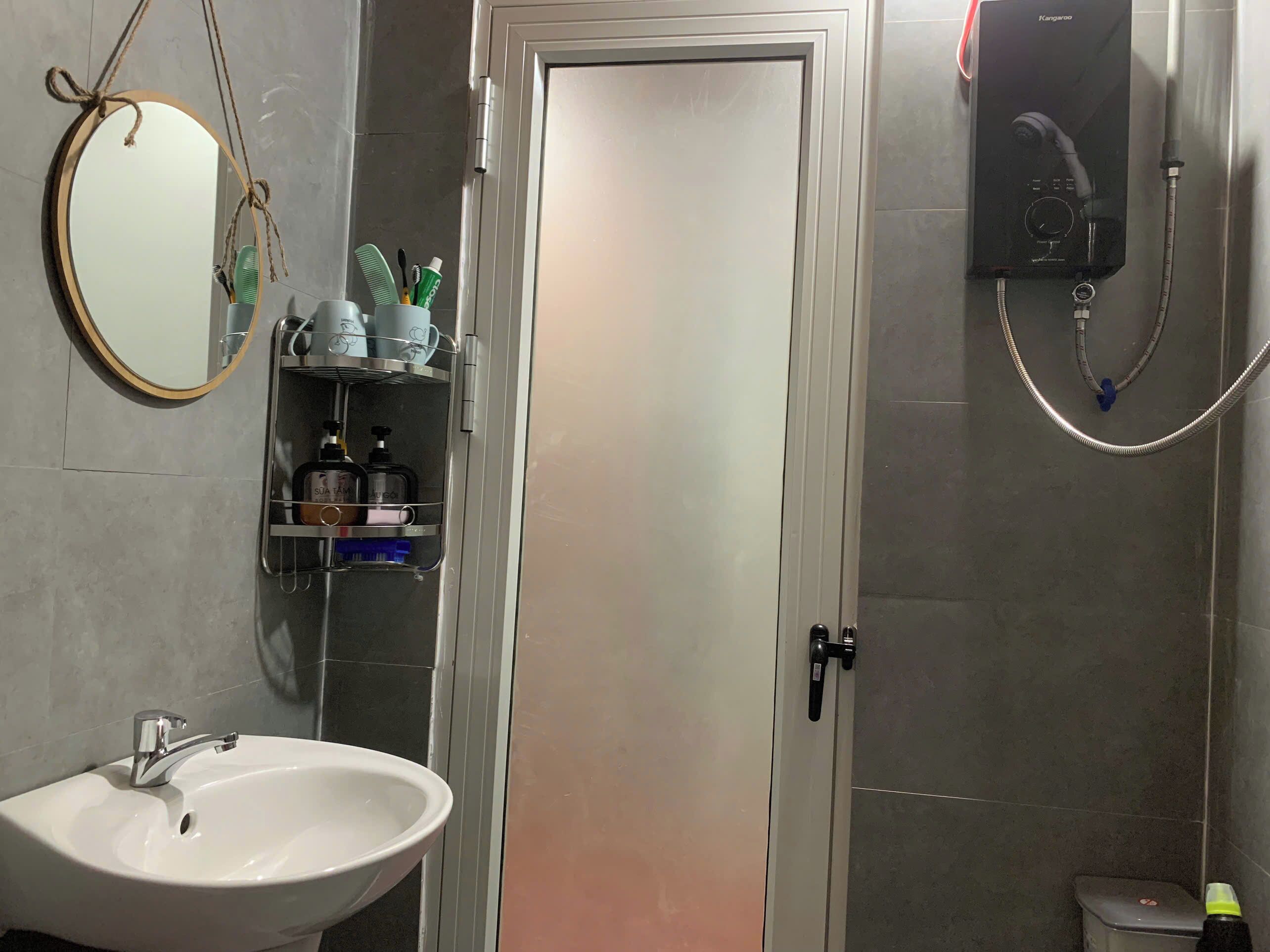 Double Room, Balcony, Lake View | Bathroom | Free toiletries, hair dryer, slippers, towels