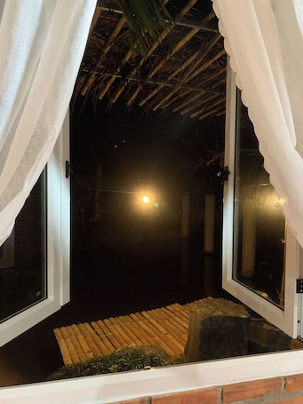 Double Room, Balcony, Lake View. Suoi Xanh Garden