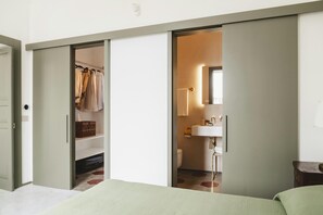 Frette Italian sheets, premium bedding, pillow-top beds - La Canonica Suites (Cannole)