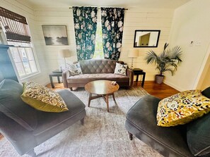 Deluxe Cottage, Garden View | Lounge