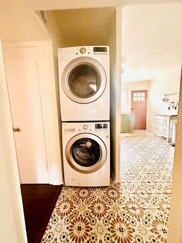 Deluxe Cottage, Garden View | Laundry room